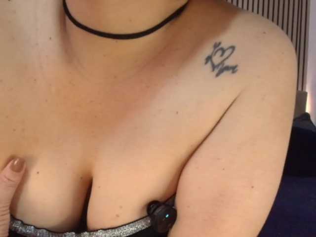 juliramirez2 live cam on BongaCams