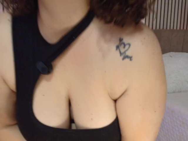 juliramirez2 live webcam show
