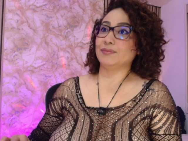 juliramirez2 live cam on BongaCams