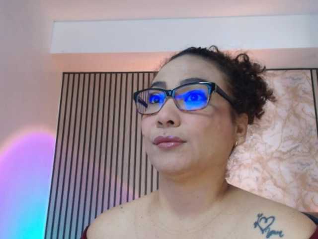 juliramirez2 live cam on BongaCams
