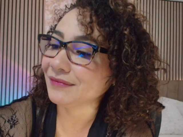 juliramirez2 live webcam show