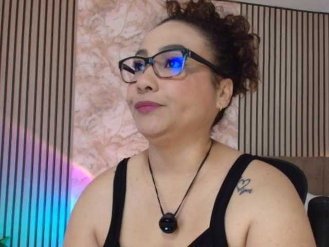 juliramirez2 live webcam show