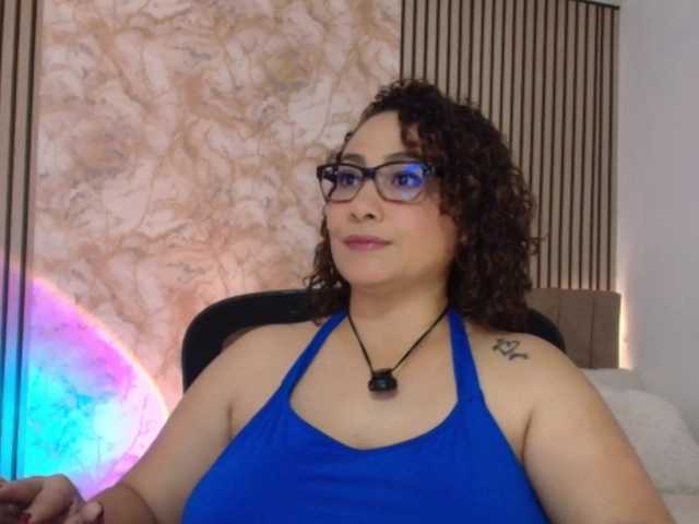 juliramirez2 live webcam show