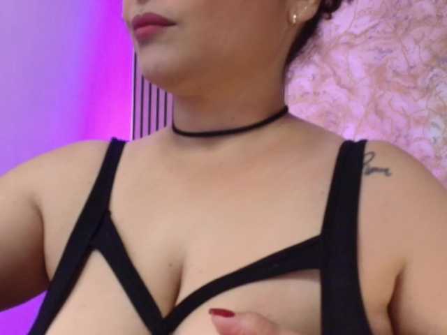 juliramirez2 live cam on BongaCams