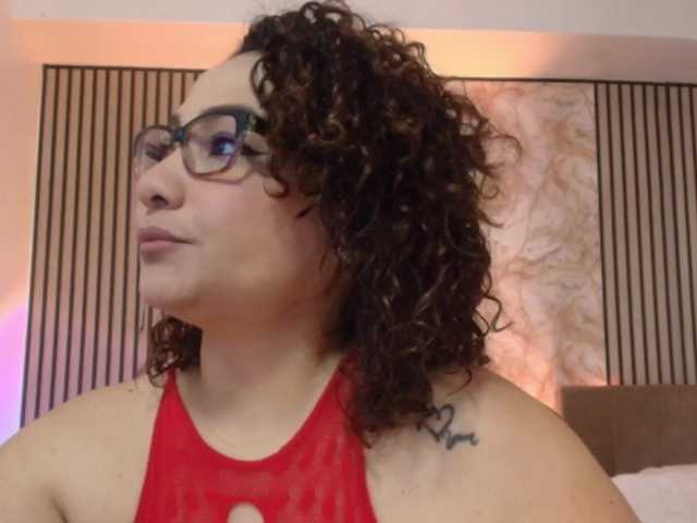juliramirez2 live cam on BongaCams