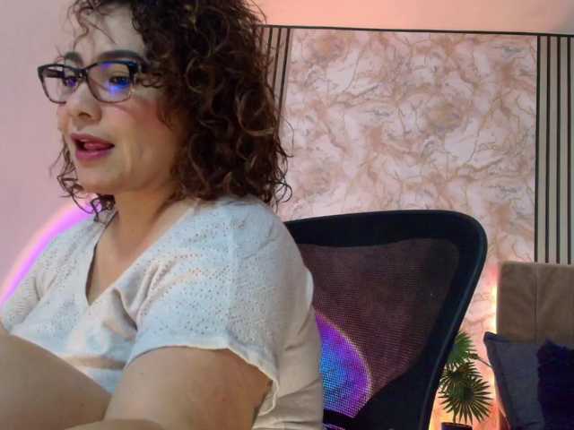 juliramirez2 live cam on BongaCams