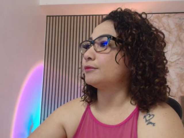 juliramirez2 live cam on BongaCams