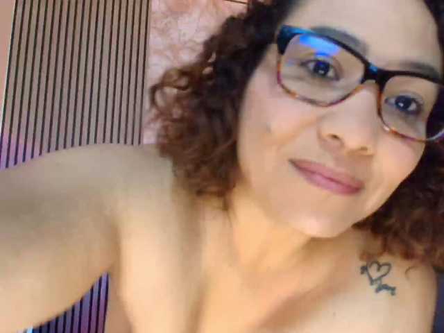 juliramirez2 live cam preview