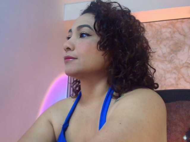 juliramirez2 live cam on BongaCams