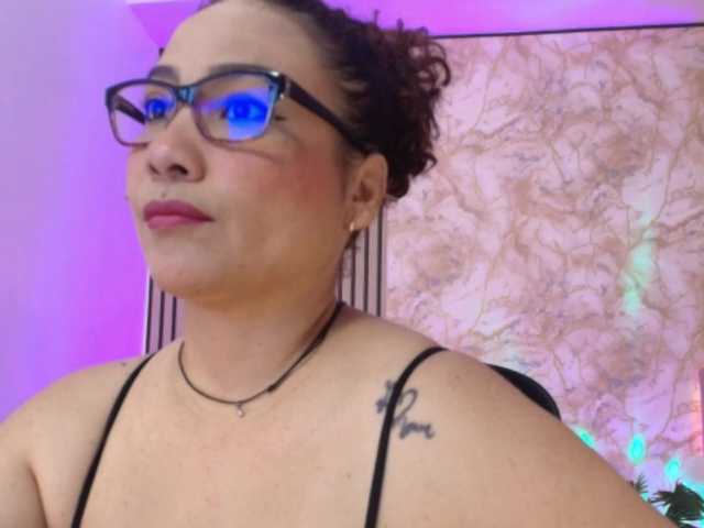 juliramirez2 live cam on BongaCams