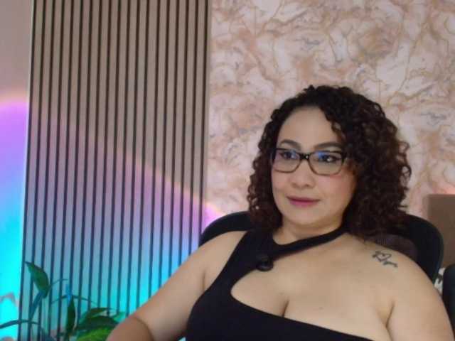 juliramirez2 live webcam show