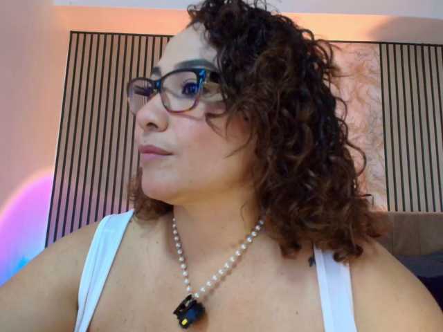 juliramirez2 live cam on BongaCams
