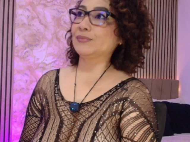 juliramirez2 live cam on BongaCams