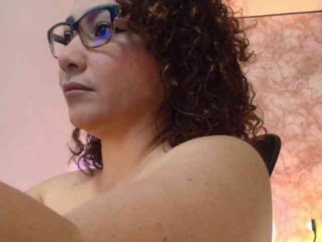 juliramirez2 Live Webcam on BongaCams