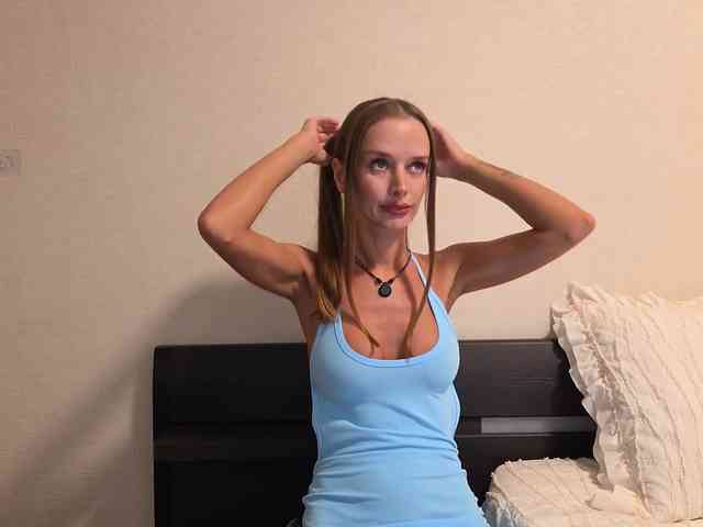 Fantasy_Moonlight webcam