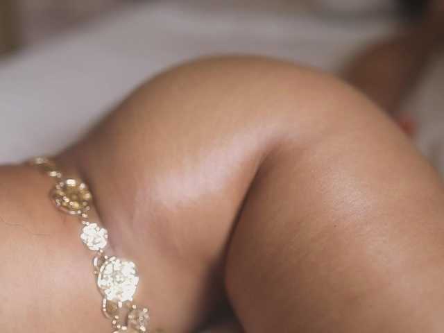 suzysuz's BongaCams show and profile