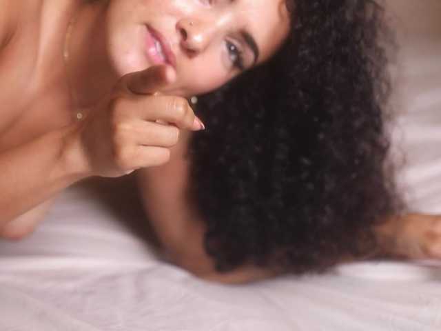 suzysuz's BongaCams show and profile