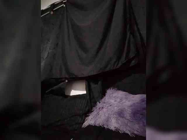 MedusaFoxx webcam