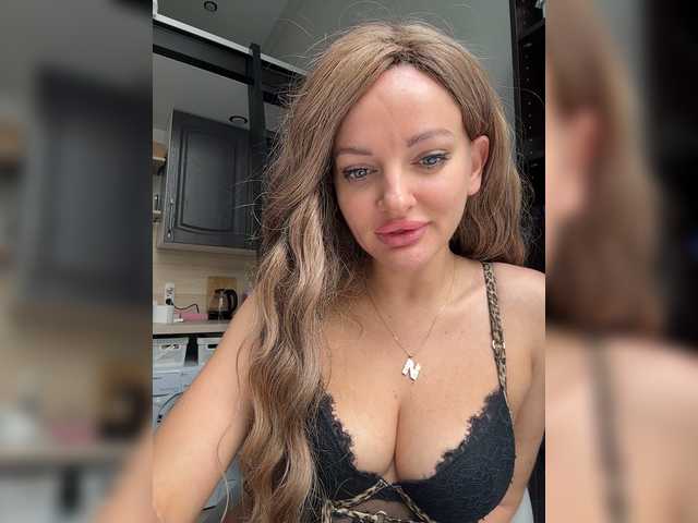 Foodfootlady live cam on BongaCams
