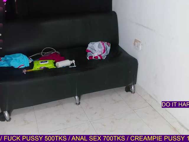 AmazingGroupHot69 live cam preview