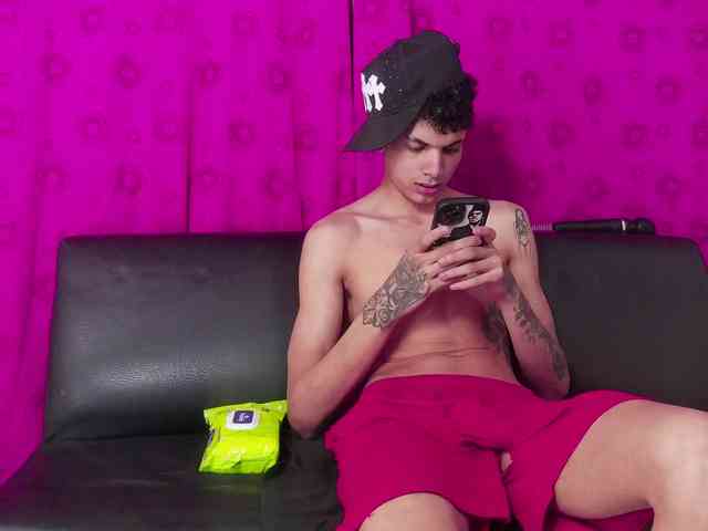 AmazingGroupHot69 webcam