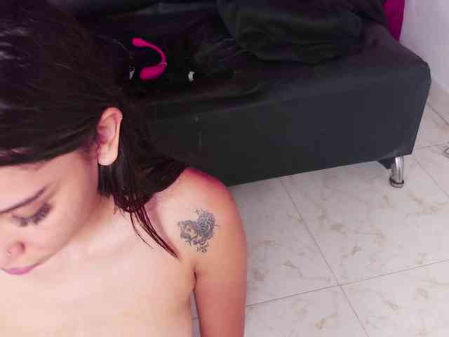 AmazingGroupHot69 webcam