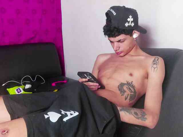 AmazingGroupHot69 webcam