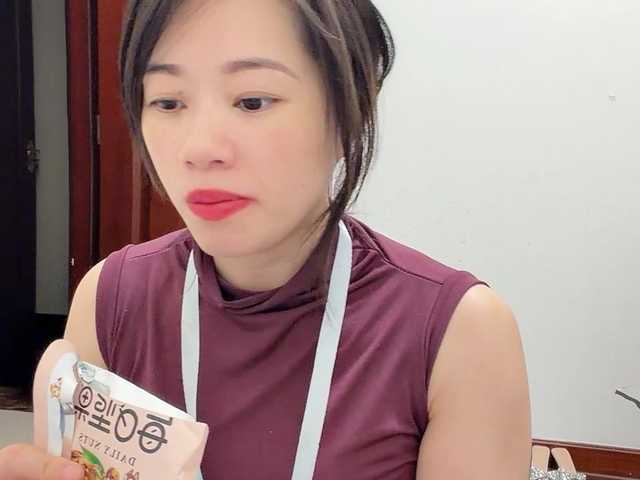 xinbao live cam on BongaCams