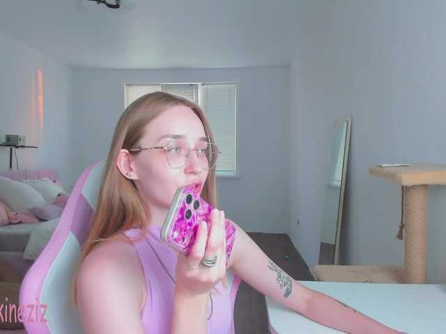 Polikinesis live cam on BongaCams
