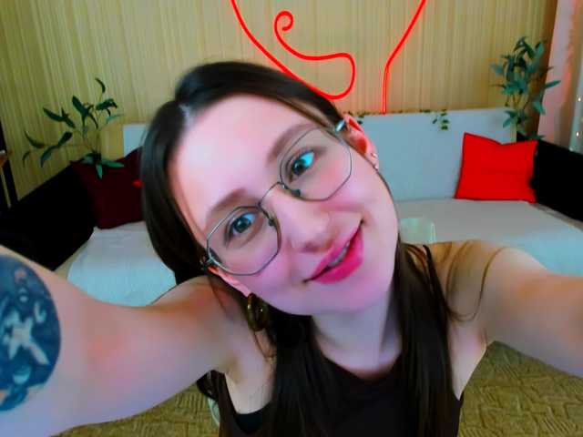 YourLovellyStory webcam
