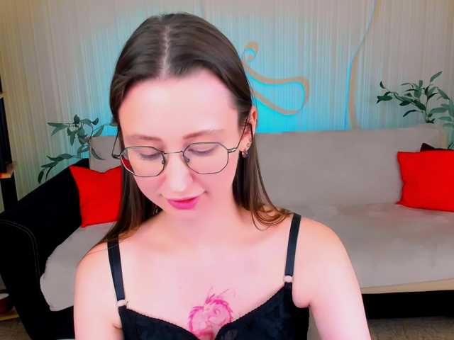 le modèle YourLovellyStory est en webcam porno dans un show sur le site bongacams, il possède les tags suivants: White/Caucasian,Brunette,Shaved