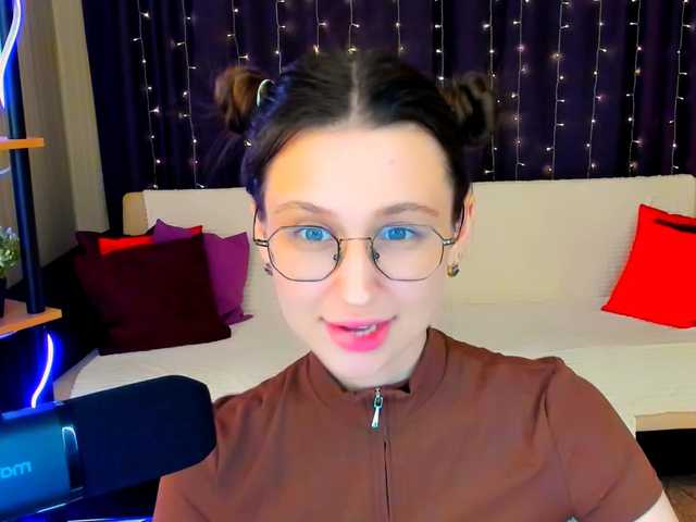 YourLovellyStory live cam on BongaCams