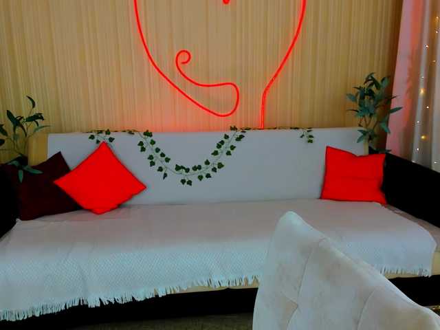 YourLovellyStory webcam