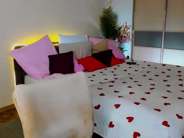 YourLovellyStory webcam