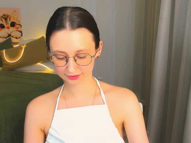 YourLovellyStory Live Cam on BongaCams