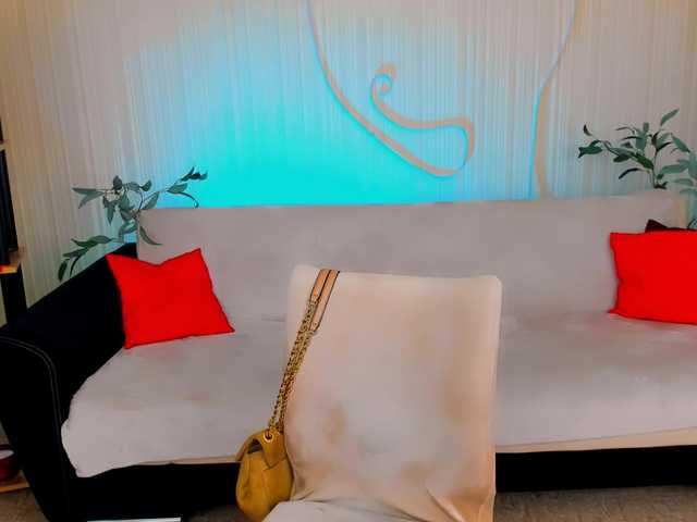 YourLovellyStory webcam