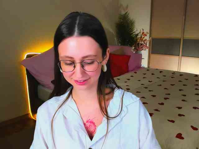 YourLovellyStory webcam