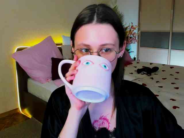 YourLovellyStory webcam