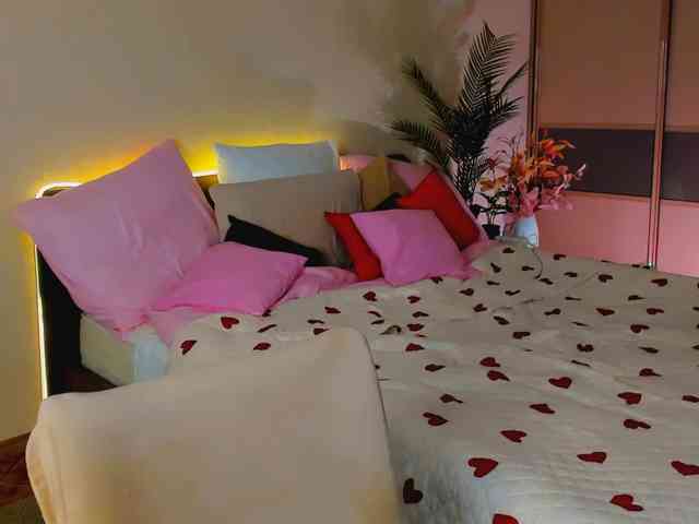 YourLovellyStory webcam