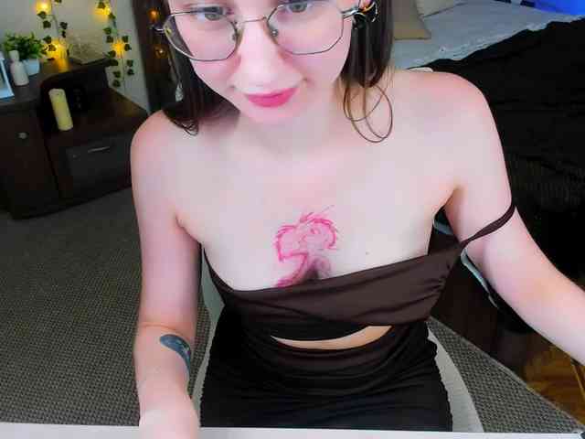 YourLovellyStory webcam