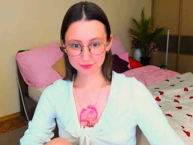 YourLovellyStory webcam