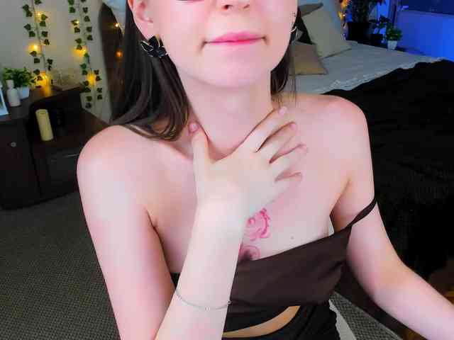 YourLovellyStory webcam