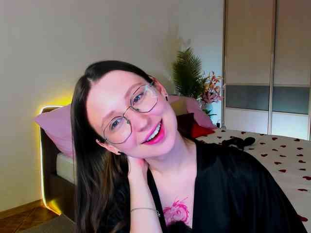 YourLovellyStory webcam