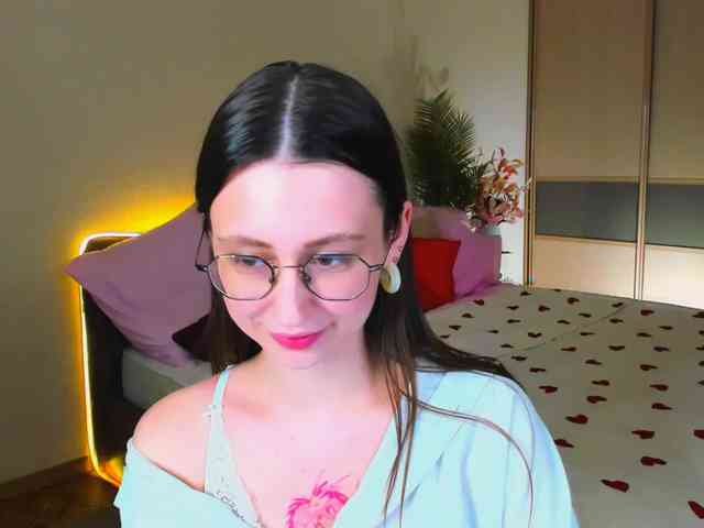 YourLovellyStory webcam