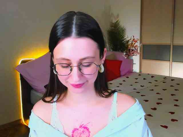 YourLovellyStory webcam