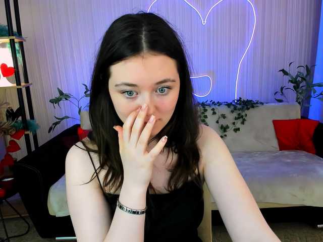 AlluringLookk live cam on BongaCams