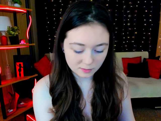 AlluringLookk live cam on BongaCams