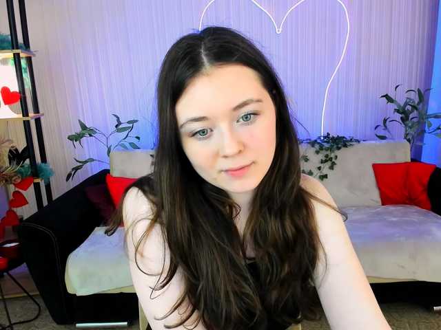 AlluringLookk live cam on BongaCams