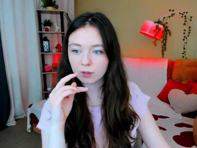 AlluringLookk live cam on BongaCams
