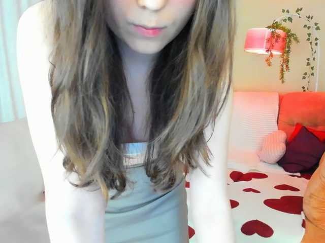AlluringLookk live cam on BongaCams
